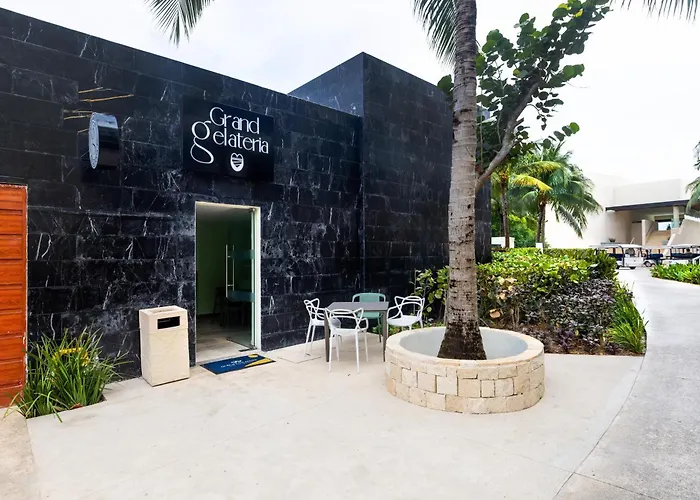 Grand Palladium Select Costa Mujeres